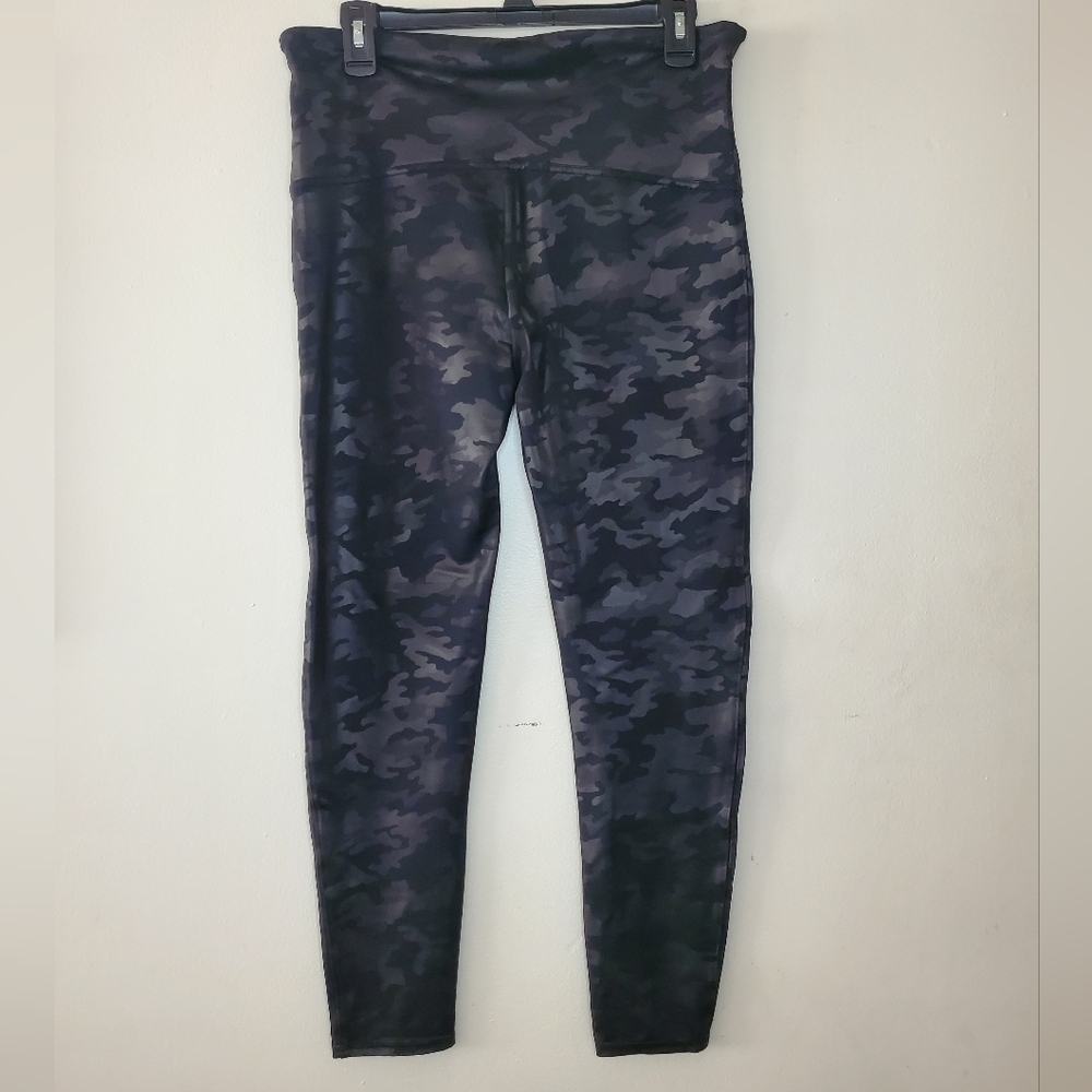 SPANX Black Faux Leather Camo Leggings Size 1X Short - Picture 8 of 16